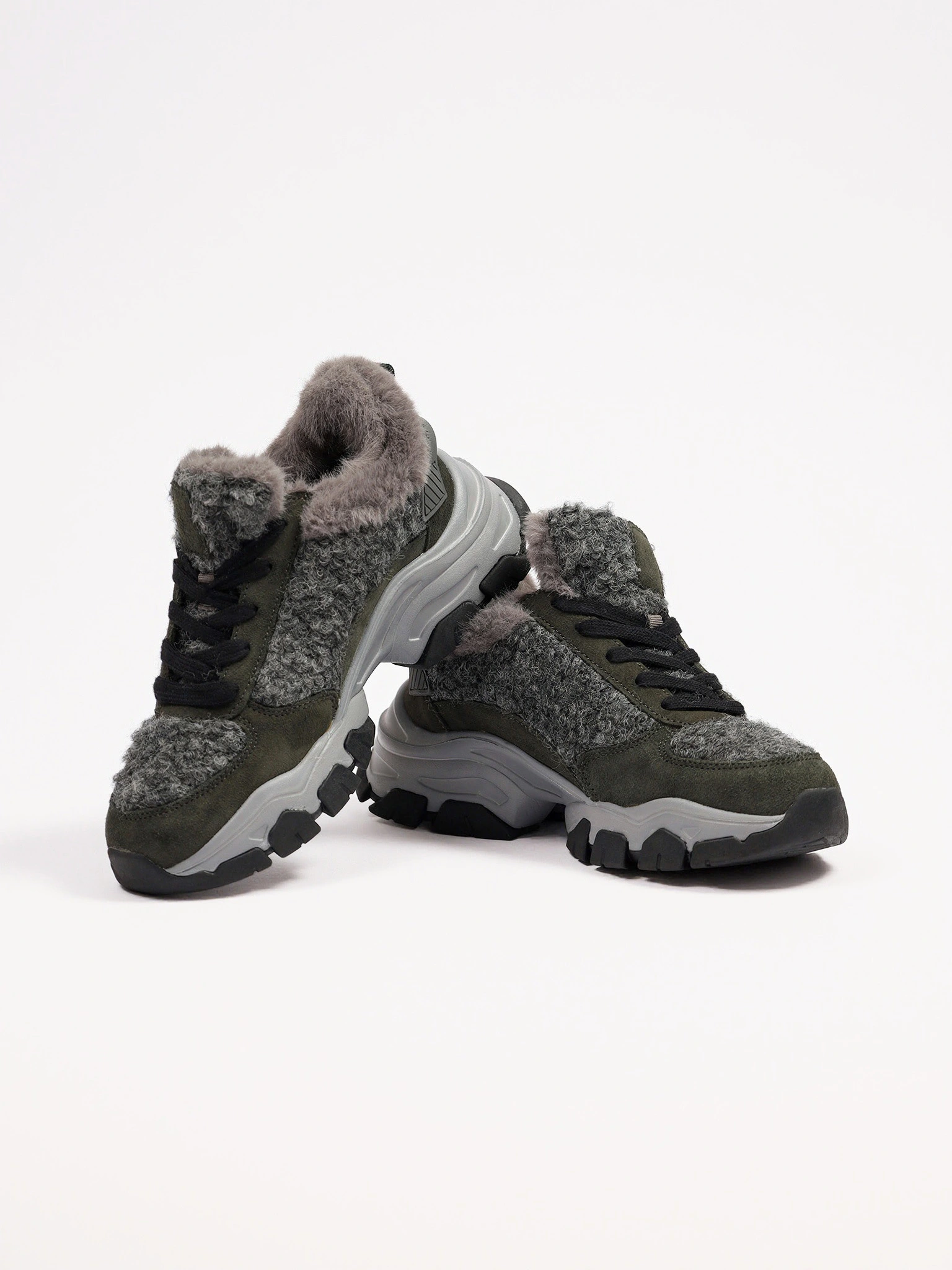 Кроссовки комбинированные с оторочкой мехом